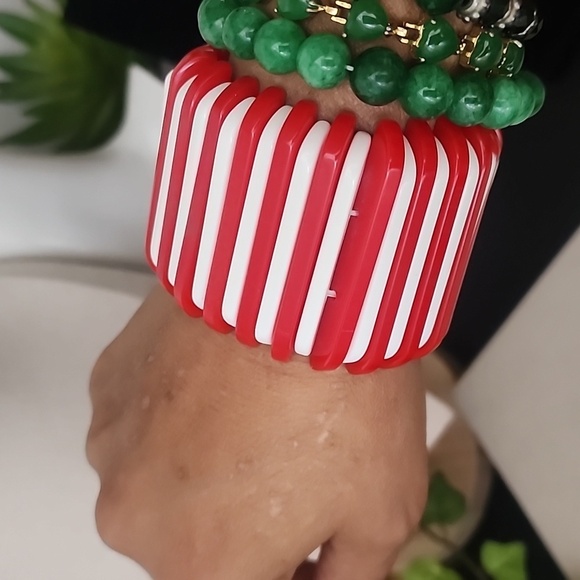 Vintage Wide Acrylic Red and White Stretch Bracelet - Picture 3 of 5